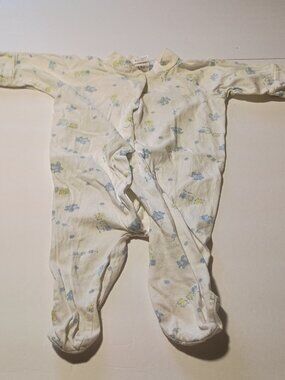 Curity White Bodysuit with Bear Pattern Size 0-3 Months